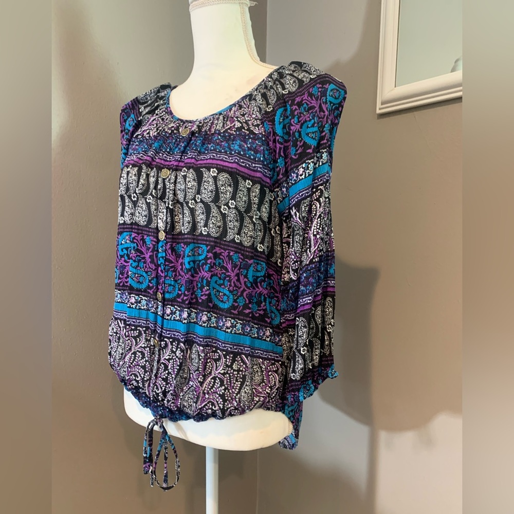 Women's Blouse - Picture 2 of 6